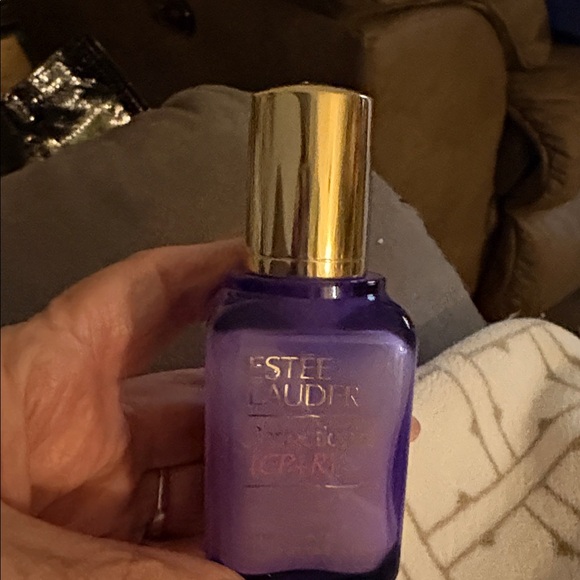 Estée Lauder Perfectionist Serum - Picture 3 of 3